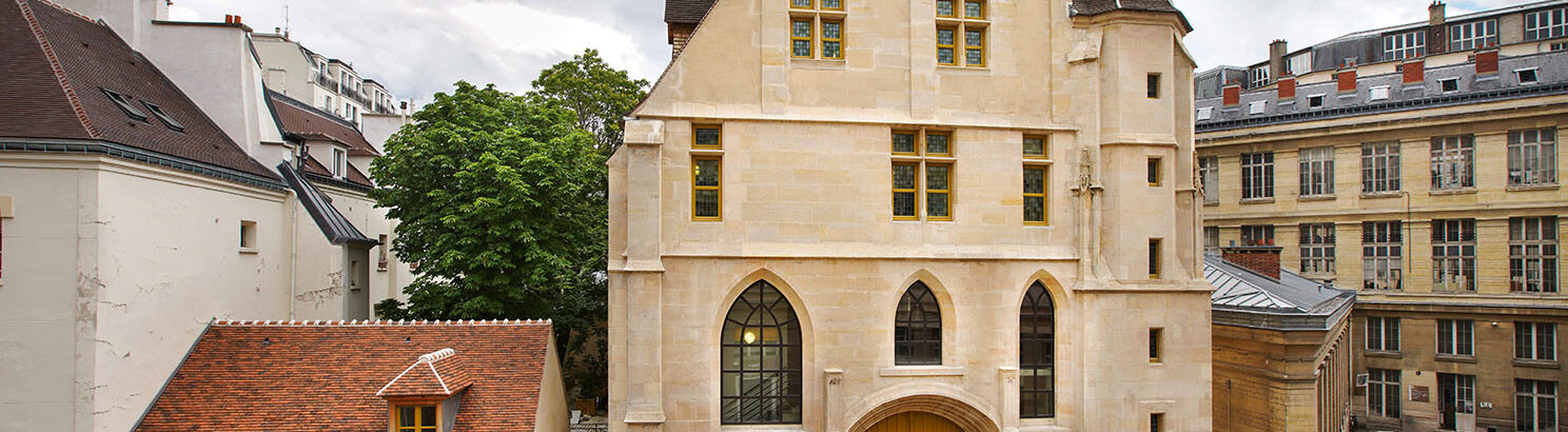 Le Réfectoire des Cordeliers se compose du grand bâtiment événementiel mais aussi de logements pour étudiants et chercheurs dans les étages supérieurs.